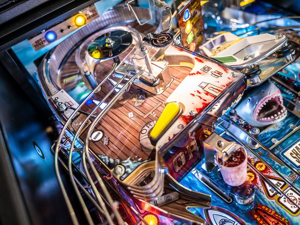 Jaws Premium Pinball Machine