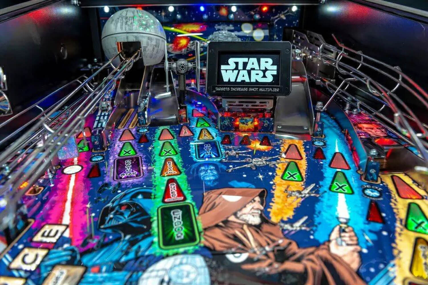 Pinball machine with Star Wars theme featuring characters and iconic elements.